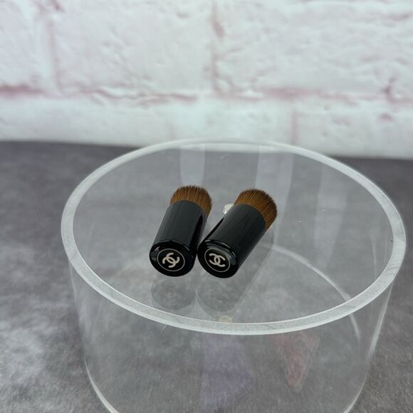 CHANEL Les Beiges Complexion Small Brushes - Picture 4 of 4